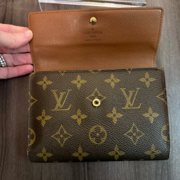 Authentic Vintage LV Wallet - Picture 5 of 9
